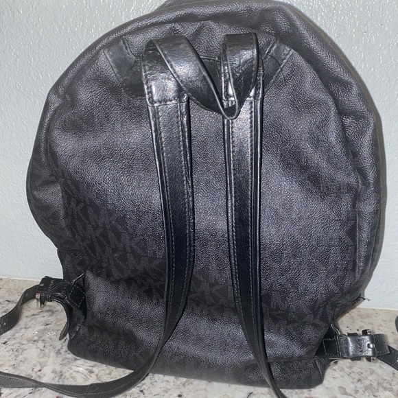 Micheal Kors leather black backpack - Picture 2 of 7